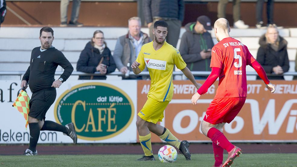 Der Wechsel des Niederländers Jayden Plassaer (links) zum SV Wilhelmshaven steht schon seit Wochen fest. Er ist einer von drei Winter-Abgängen. Foto: Doden/Emden