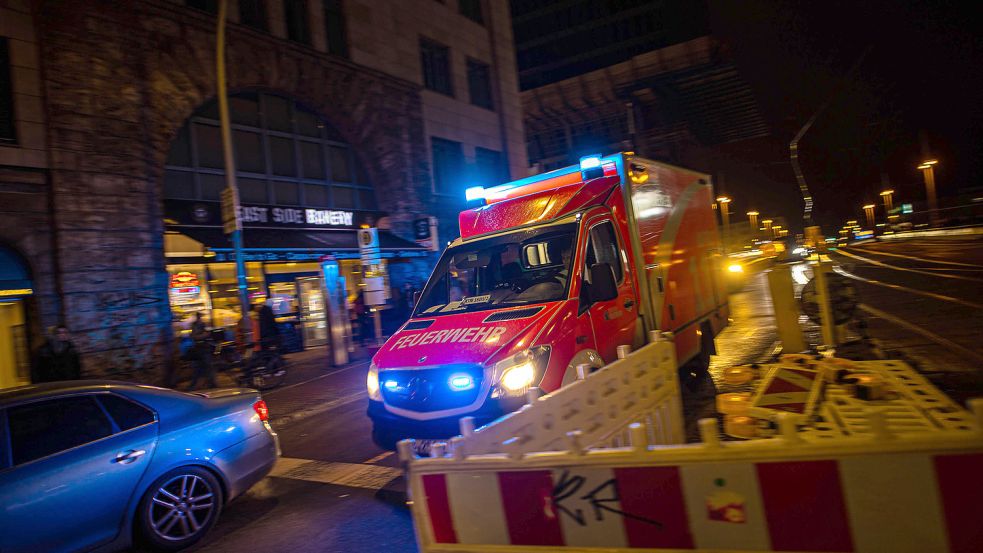 Die Feuerwehr rückte mit einem Großaufgebot an. (Symbolbild) Foto: imago images/Manngold
