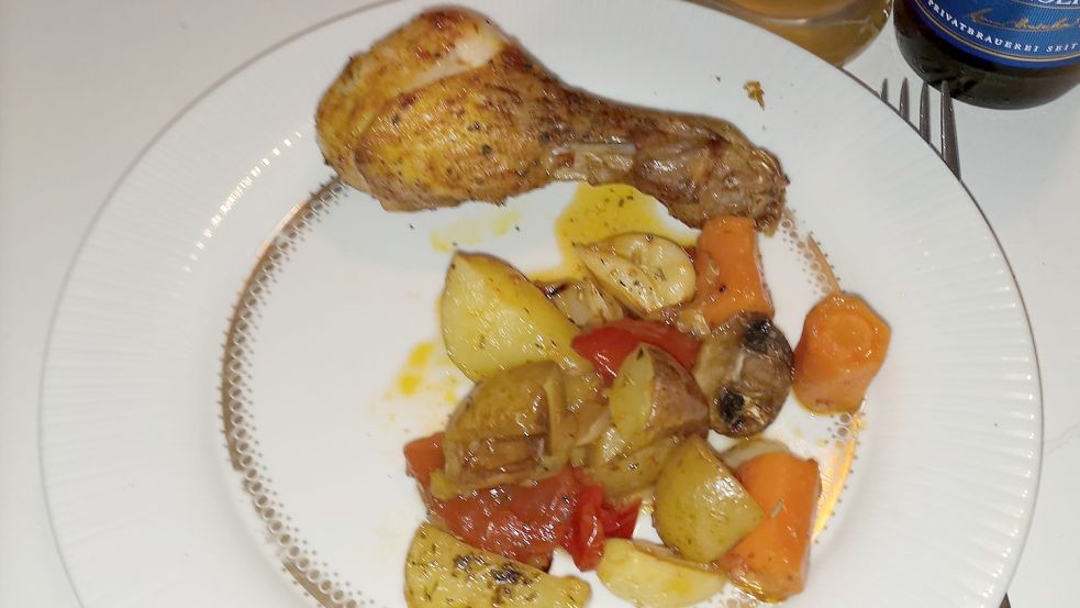 Der ausgetretene Bratensaft ist zum Tellerablecken gut. Foto: Schönig
