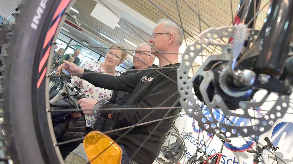 Auf der Gewerbeschau 2019 haben sich viele Firmen vorgestellt, darunter das Zweiradfachgeschäft Theodor Erlenborn aus Jheringsfehn. Foto: Ortgies/Archiv