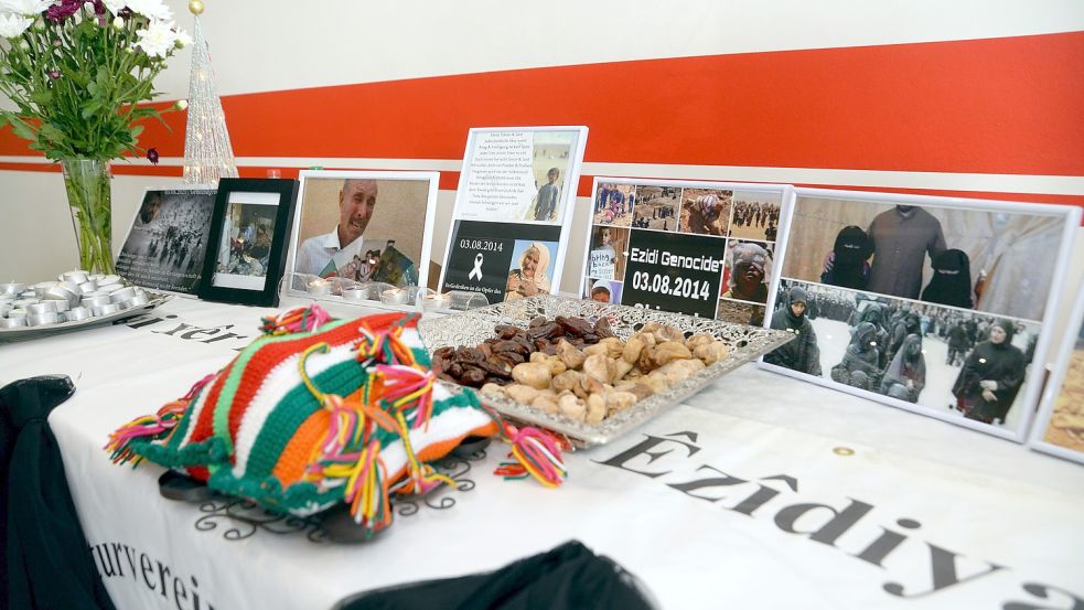 Alljährlich im August – wie hier im vergangenen Jahr – gedenken die Jesiden in Ostfriesland an die Opfer des Völkermords. Foto: Lüppen/Archiv