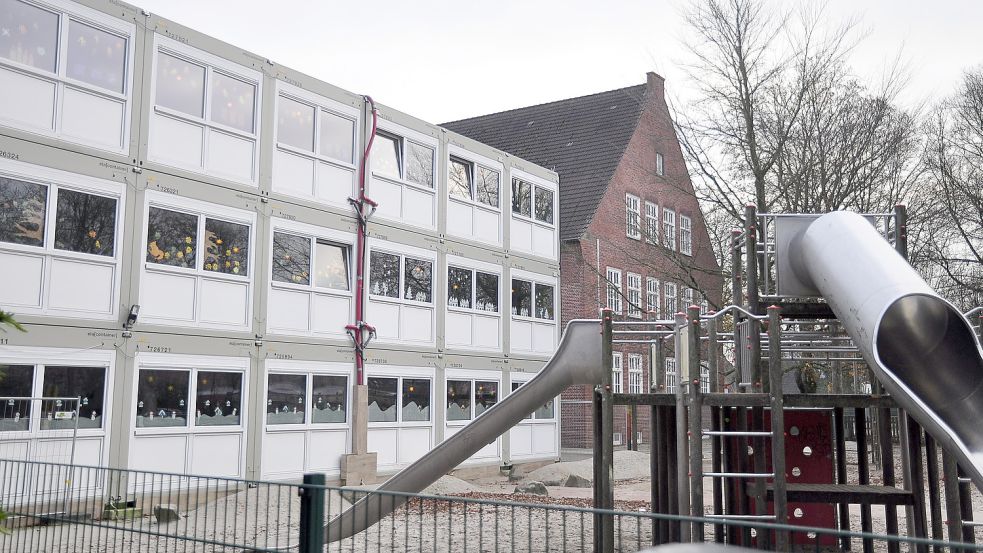 Beim Umbau der Grundschulen zu Ganztagesschulen, hier die Hoheellernschule, wird bei einigen Schulen auch ein Neubau geprüft. Foto: Wolters/Archiv