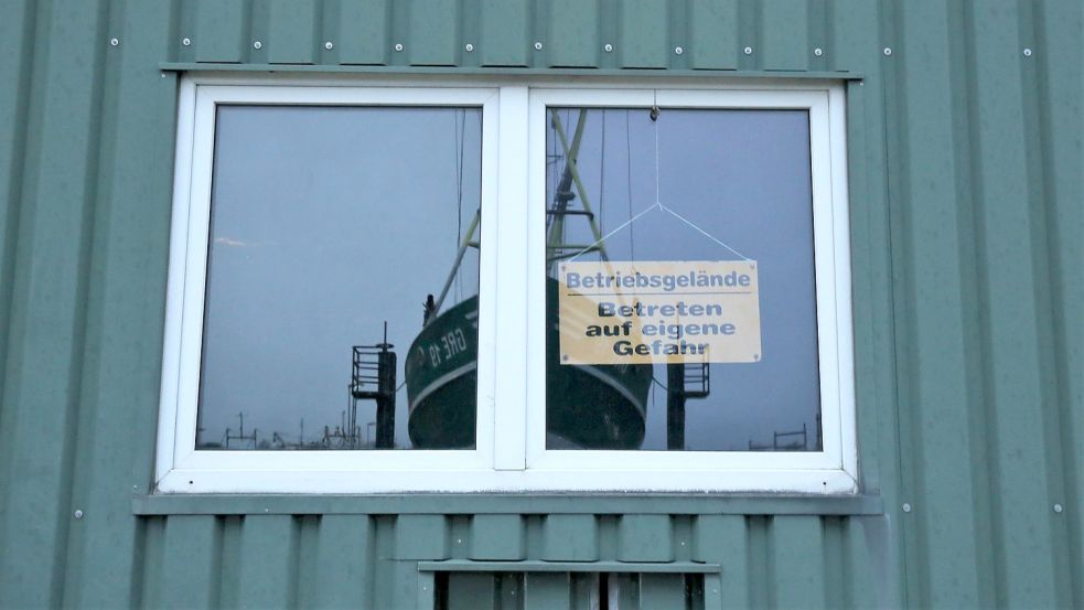 Das verbliebene Schild auf dem Gelände der Werft. Foto: Böning