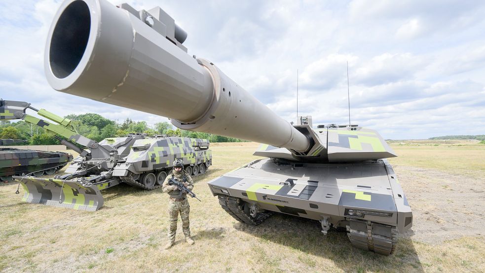 Der Panther soll dem russischen Superpanzer T-14 die Stirn bieten. Foto: dpa/Julian Stratenschulte