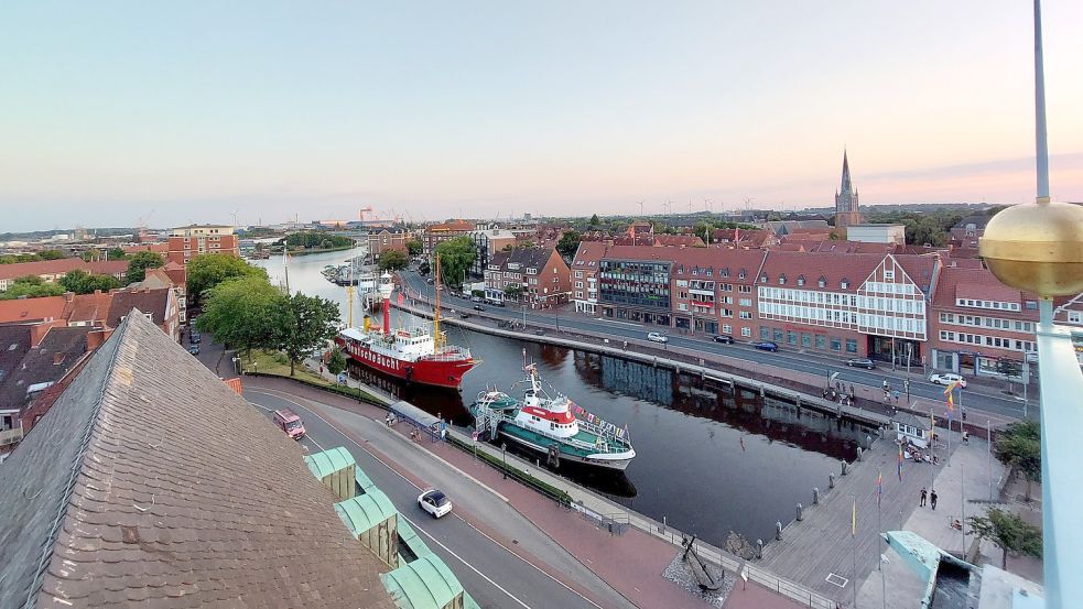 Der Blick vom Rathausturm auf den Delft: Seit Dezember hat Emden wieder mehr als 50.000 Einwohner. Foto: Hanssen