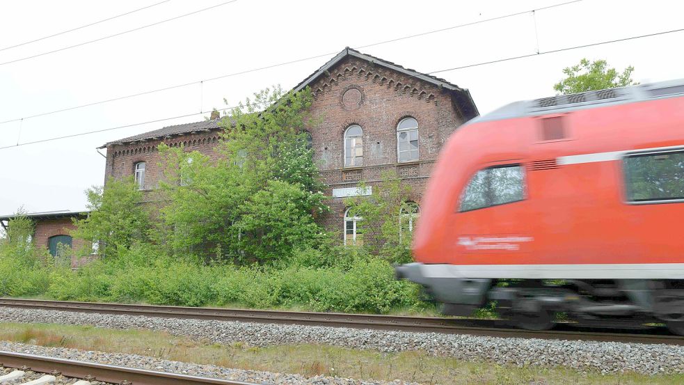 Bis der neue Bahnhaltepunkt in Neermoor gebaut wird, dauert es noch. Foto: Stromann / Archiv