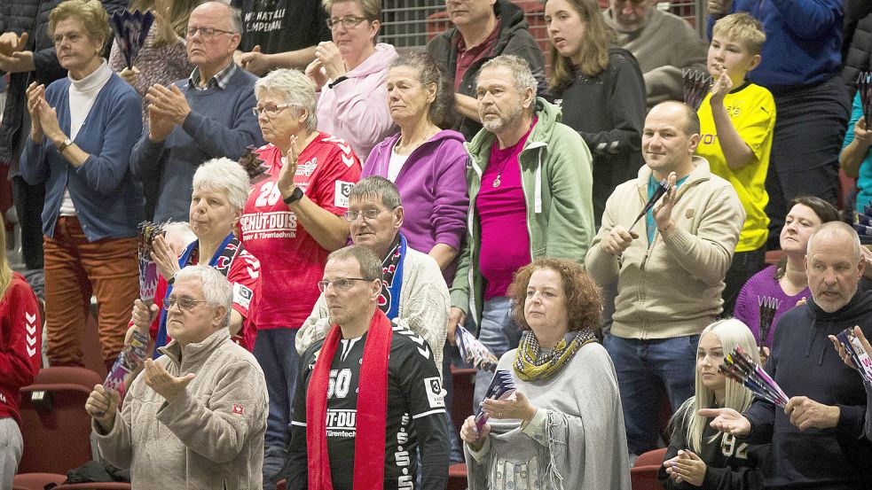 Fast 1500 Zuschauer kamen zum vergangenen OHV-Heimspiel. Auf solch eine Kulisse hoffen die Auricher Vereinsverantwortlichen auch an diesem Sonntag. Fotos: Doden, Emden