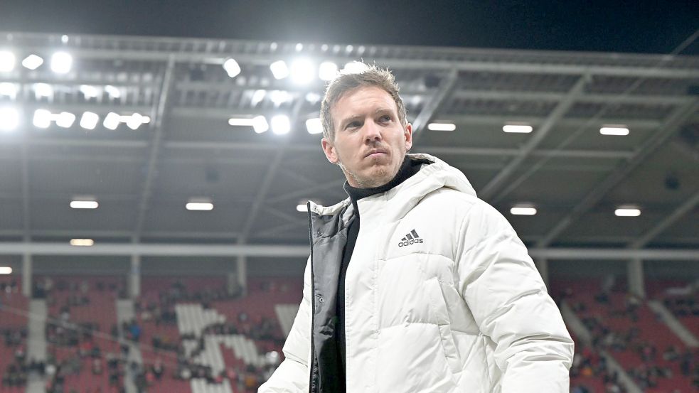 Ist nach drei Liga-Remis in Serie mit Bayern in Wolfsburg unter Zugzwang: Trainer Julian Nagelsmann. Foto: Torsten Silz/dpa