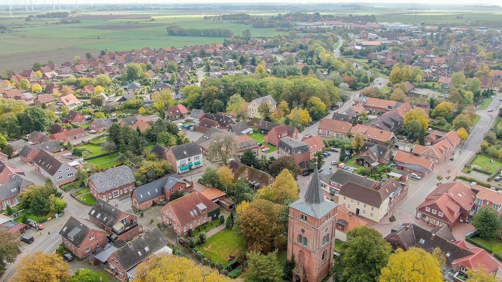 Pewsum ist der größte Ort in der Krummhörn, ist im vergangenen Jahr aber mit Blick auf die Einwohnerzahlen nicht gewachsen, sondern geschrumpft. Foto: Archiv