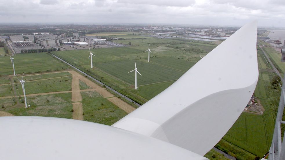 Windkraftanlagen auf dem Wybelsumer Polder vor den Stadttoren Emdens. Laut Fachbereichsleiter Rainer Kinzel ist es „einer der wirtschaftlichsten Standorte Deutschland“ zur Energiegewinnung. Foto: Archiv