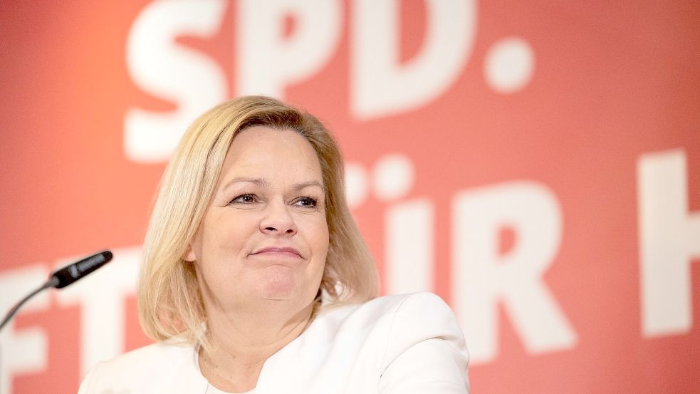 Innenministerin Nancy Faeser(SPD) steht als erste Frau in der Geschichte der Bundesrepublik an der Spitze des Bundesinnenministeriums. Foto: Hannes P. Albert/dpa
