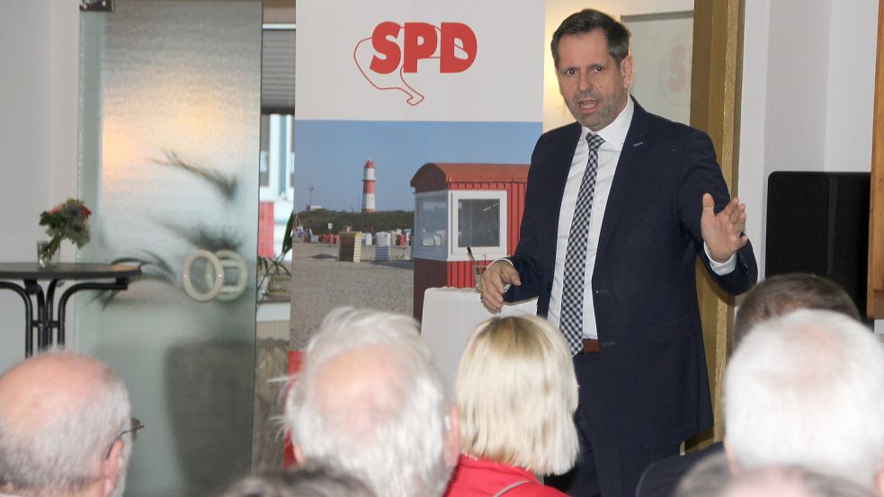 Niedersachsens Wirtschaftsminister Olaf Lies war Gastredner beim Neujahrsempfang der Borkumer SPD. Foto: Ferber