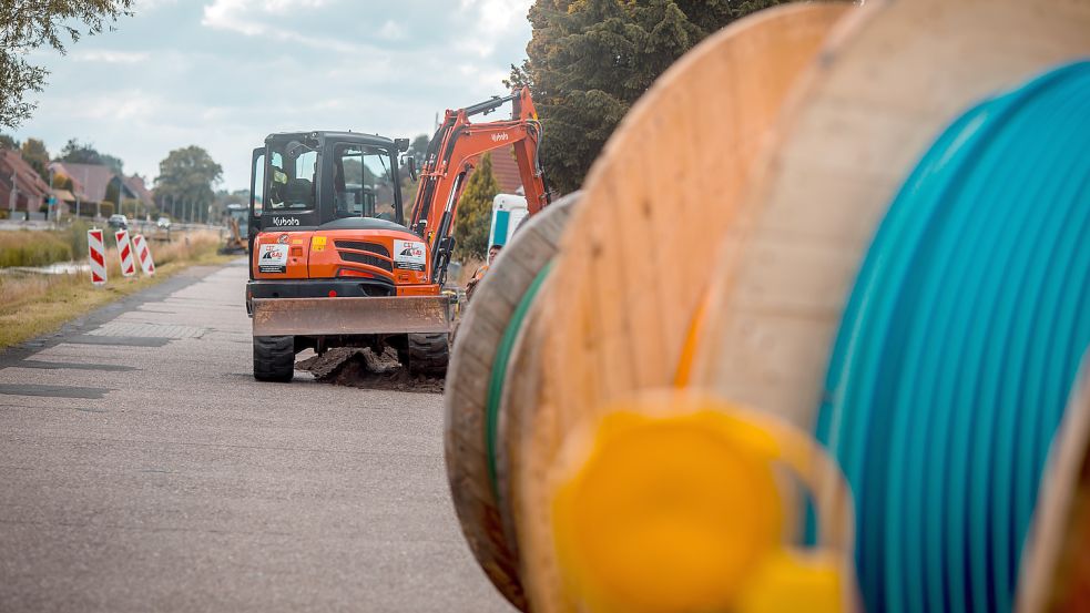 Die Breitbandkabel werden verlegt. Foto: Cordsen