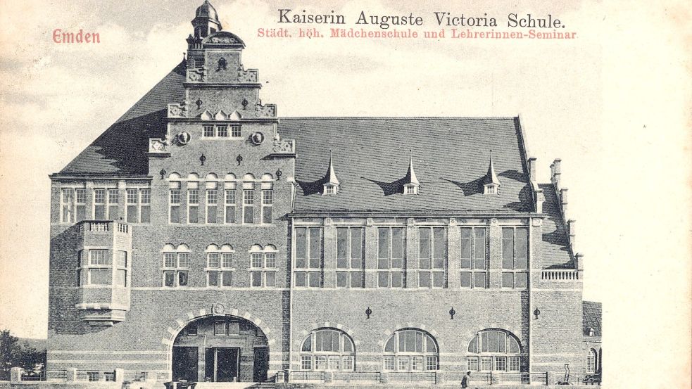 Die Kaiserin Auguste Victoria-Schule wurde in einem Neubau an der Ringstraße 1905 als reine Mädchenschule eingeweiht. In dem Gebäude ist heute der Ratssaal der Stadtpolitik untergebracht. Foto: Bildarchiv Johannes-a-Lasco-Bibliothek