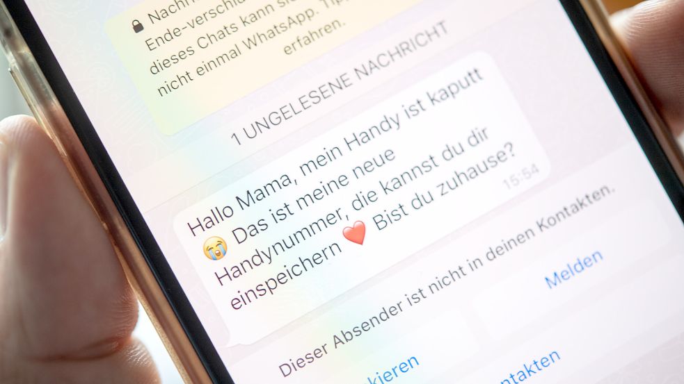 Die WhatsApp-Betrugsmasche fängt meist mit „Hallo Mama“ oder „Hallo Papa“ an. Foto: dpa/Zacharie Scheurer