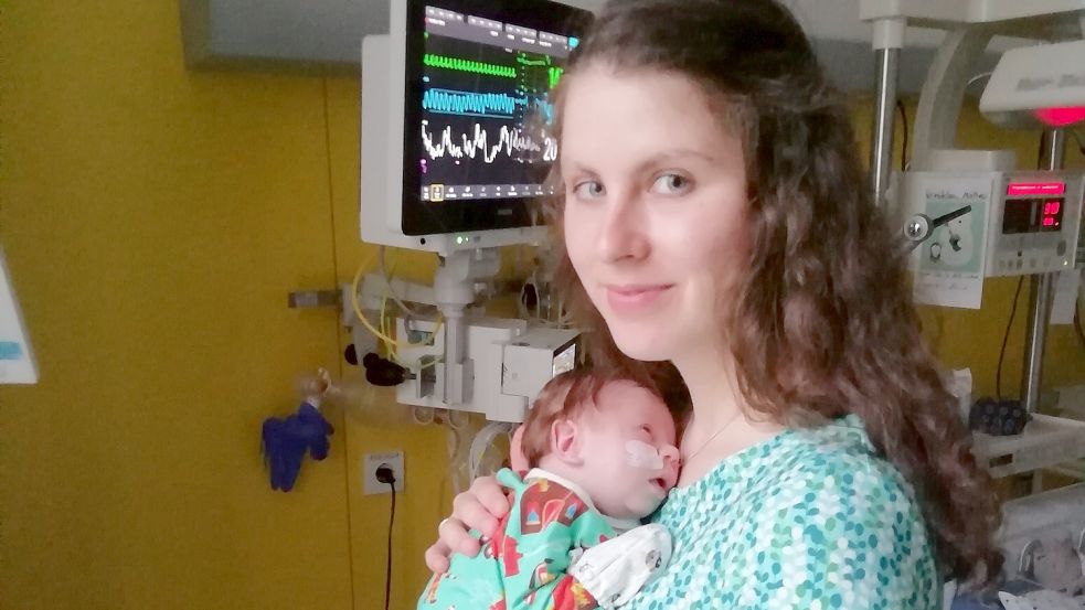 Hanna und ihr kleiner Sohn Matheo im Krankenhaus. Foto: privat