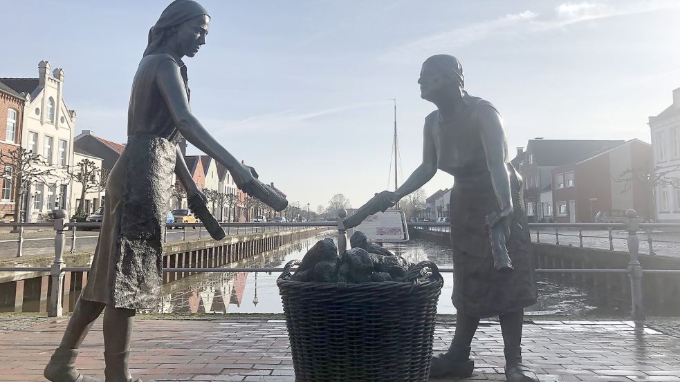 Am Alten Hafen in Weener gibt es schon Informationen, die man mit dem Handy abrufen kann. Foto: Vogt
