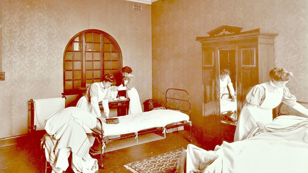 Ein Bild aus jener Zeit, in der Hausangestellte im kaiserzeitlichen Deutschland noch Minna hießen: Hauswirtschaftsschule um 1907. Foto: www.imago-images.de