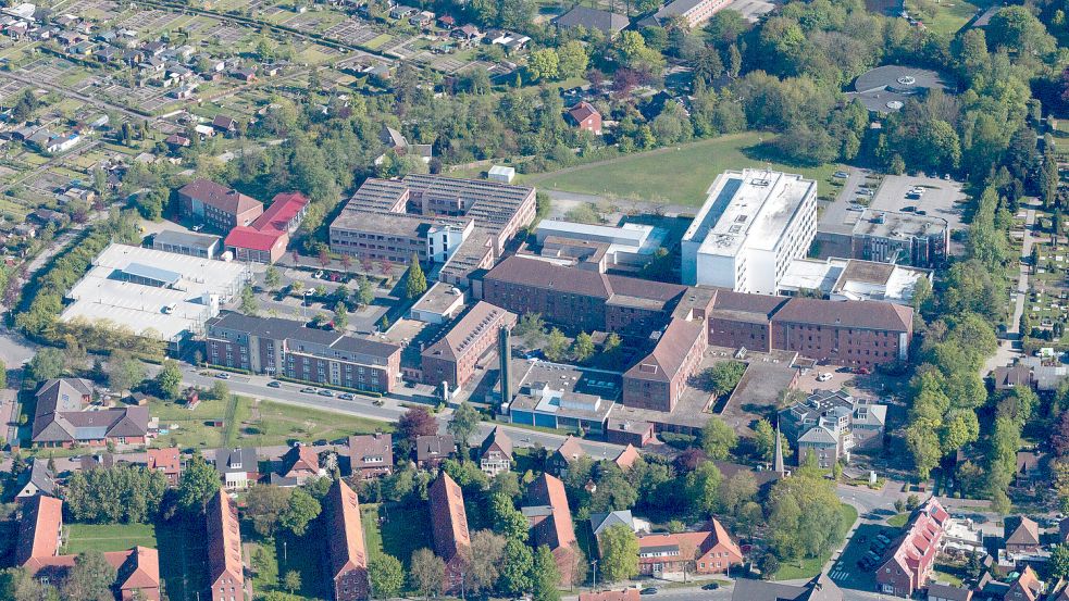 Seit März 2021 ist die Pädiatrie im Emder Klinikum geschlossen. Die GfE hält die Schließung für rechtswidrig, das Land widerspricht. Symbolfoto: Archiv