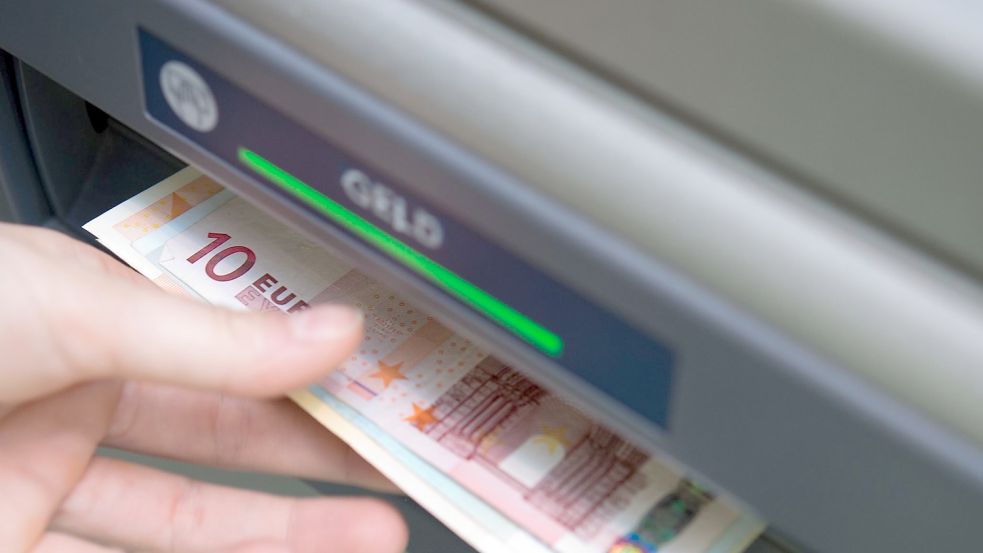 Auch in Ostfriesland droht Bankkunden die Kündigung des Kontos, weil neuen AGB nicht zugestimmt wurde. DPA-Symbolfoto: Warnecke