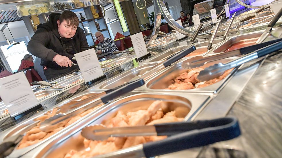 Die Schüssel mit Speisen sind im Rhauderfehntjer Restaurant Fang immer gut gefüllt. Foto: Archiv/Ortgies