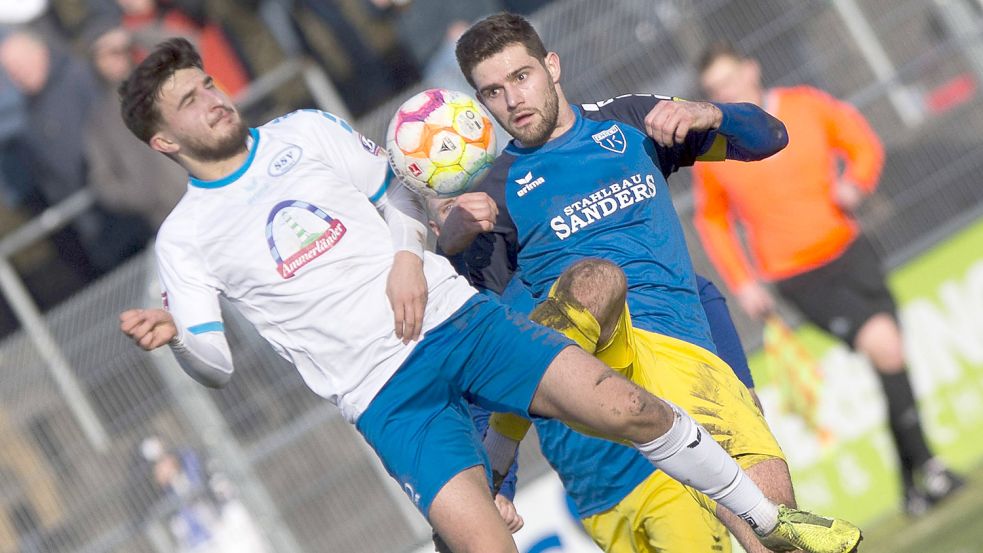 Tido Steffens (rechts) empfängt mit Kickers Emden am Freitagabend den Hamburger SV II. Foto: Doden/Emden