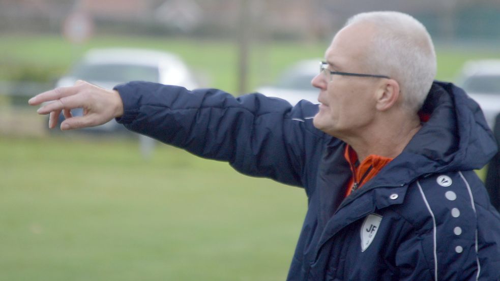 Trainer Arndt Watzema war nicht zufrieden mit dem, was er gesehen hat. Foto: Weers
