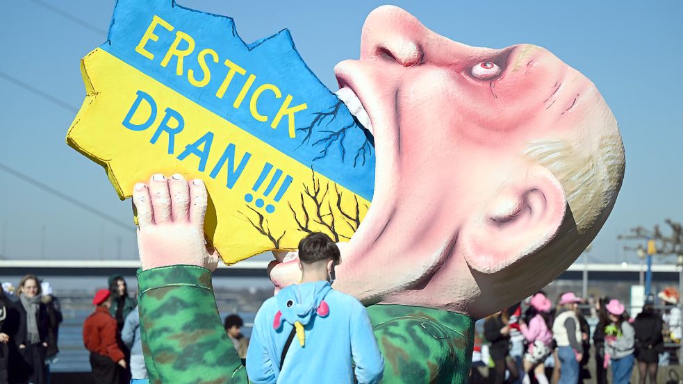 Düsseldorfer Karnevalswagen mit Putin-Karikatur. Foto: dpa