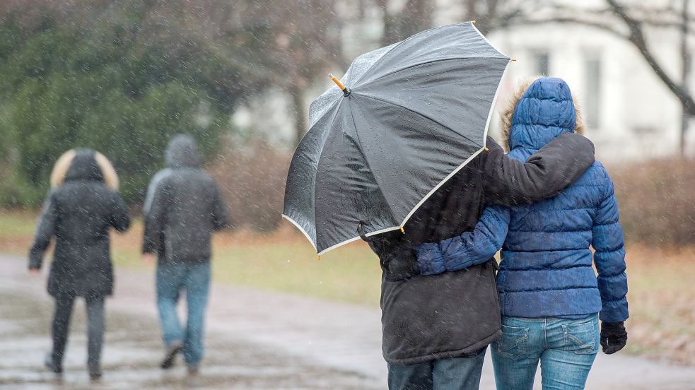 Die Wetteraussichten für die kommende Woche sind ungemütlich. Foto: dpa/Daniel Bockwoldt