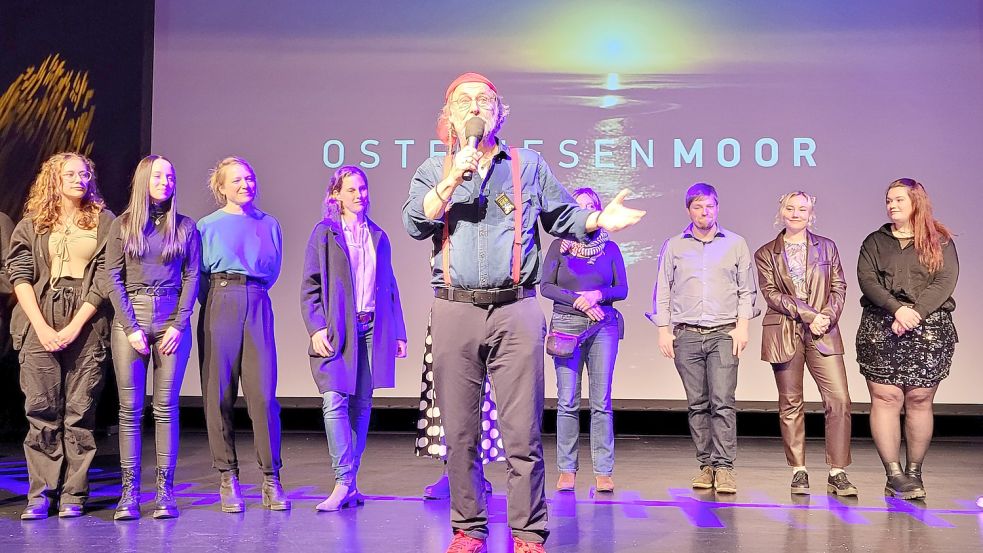 Klaus-Peter Wolf bedankte sich nach der Ausstrahlung bei den Schauspielern und der Schiwago Film GmbH für die gelungene Umsetzung seines Romans. Foto: Rebecca Kresse