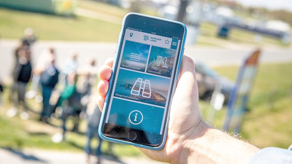 Der digitale Reiseführer ist eine der Möglichkeiten, mit der man sich über die Auslastung an Ausflugszielen informieren kann. Foto: Schuldt/dpa