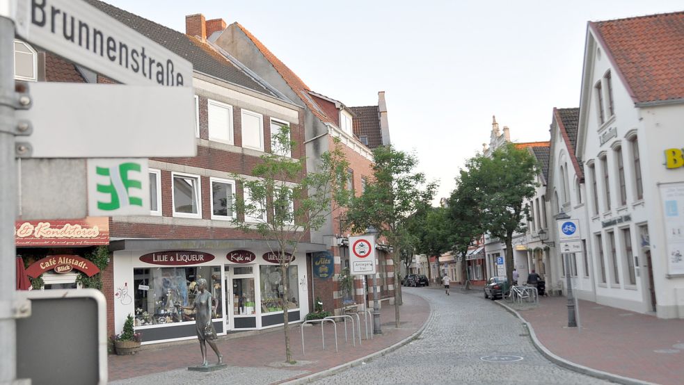 Eigentlich ist die Brunnenstraße nur für den Anliegerverkehr freigegeben. Faktisch wird sie aber von vielen Autofahrern als Durchgangsstraße genutzt. Foto: Wolters/Archiv