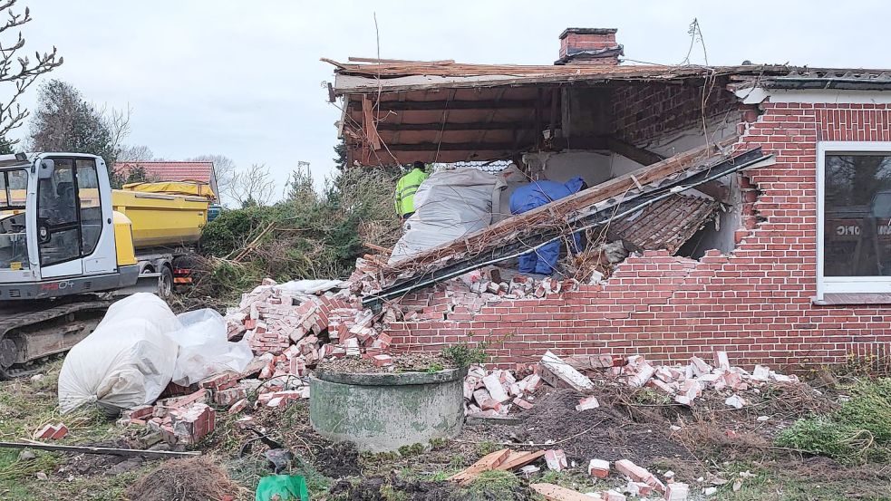 Bisher waren im Eichenweg nur die Abrissbagger aktiv. Bald sollen hier neue Wohnhäuser entstehen. Foto: KWL