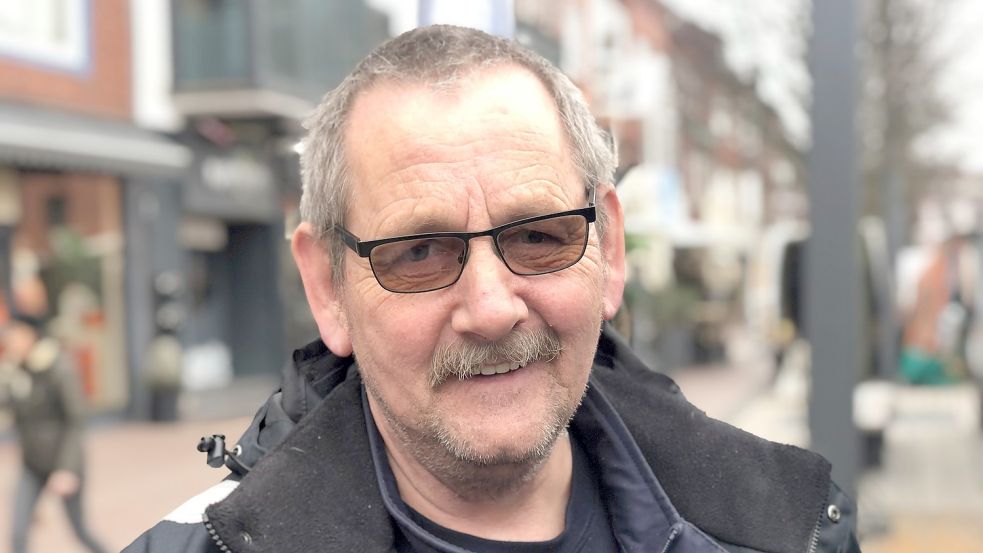 Er bekommt viel Lob: Heinrich Boomgaarden übernahm im Juli des vergangenen Jahres das Amt des städtischen Marktmeisters. Foto: H. Müller