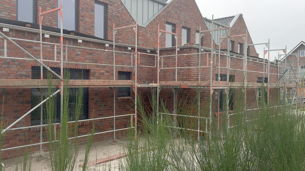 Von außen sieht der Neubau schon ziemlich fertig aus. Fotos: Rümmele