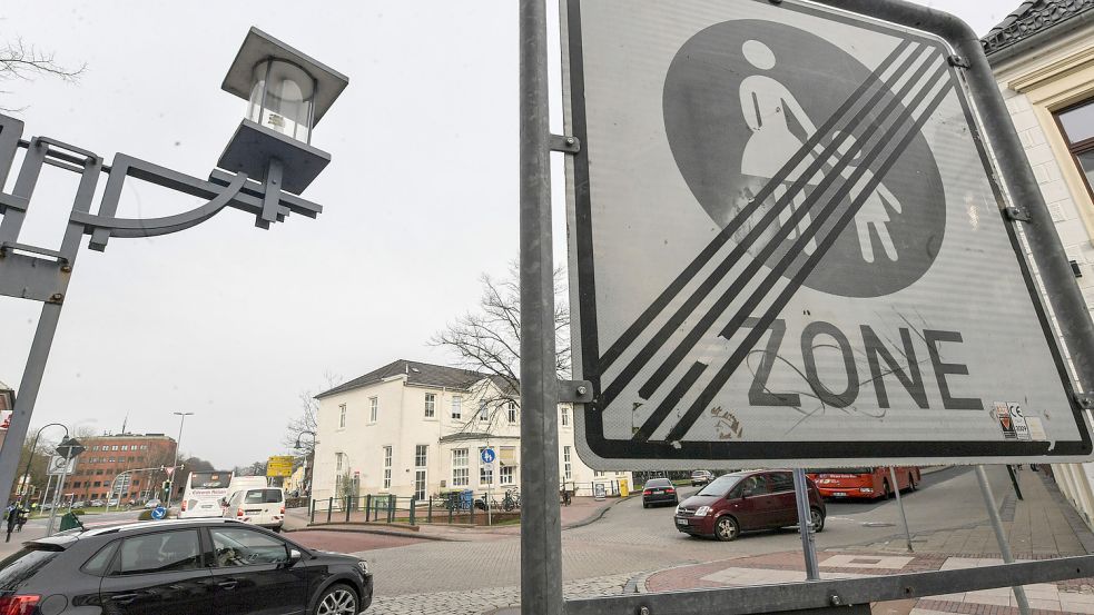 Am Ausgang der Norderstraße zum Busbahnhof wird demnächst ein versenkbarer Poller installiert. Fotos: Ortgies