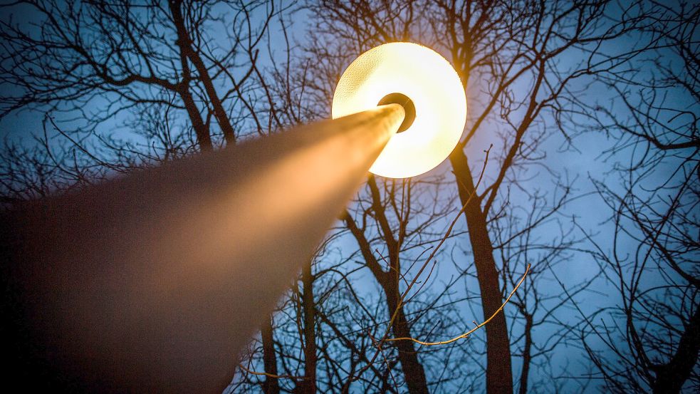 In Nortmoor gehen die Lichter derzeit früher aus als sonst. Foto: Ortgies/Archiv