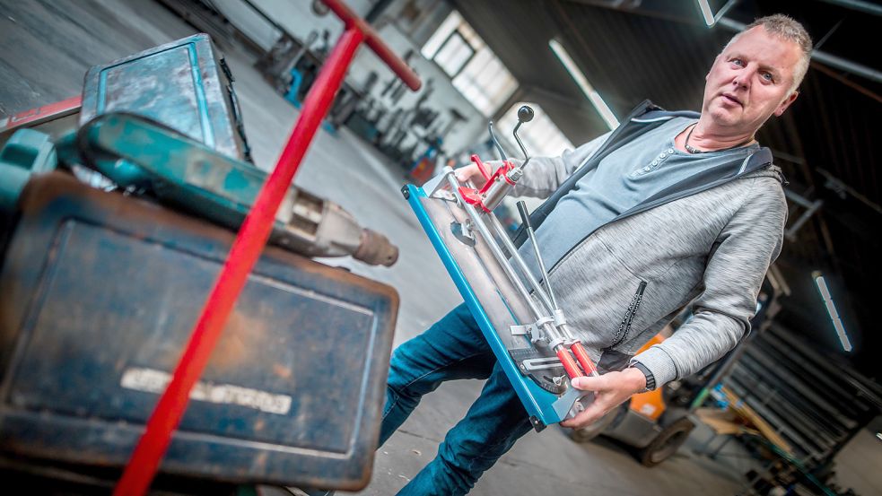 Gut ein Bollerwagen mit Werkzeug ist zusammengekommen, von Bohrmaschinen bis zu einem Fliesenschneider. Über mehr würde Manfred Decker sich freuen. Foto: Cordsen