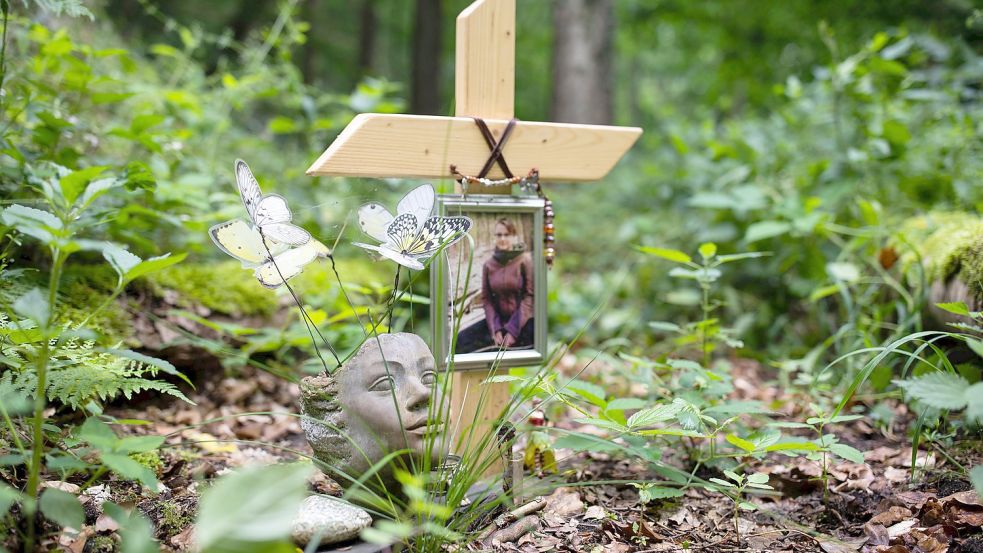 An diesem Ort im Klosterwald bei Loccum (Niedersachsen) fand der Vater die Leiche der 23-jährigen Judith Thijsen. Foto: Michael Gründel