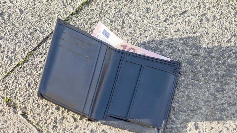 Wenn Sie Geld finden, dürfen sie nicht jede Summe bedenkenlos behalten. Foto: IMAGO IMAGES/STPP