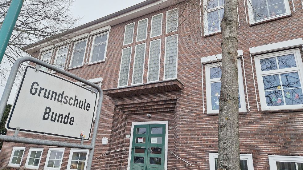 Durch den Bau eines separaten Gebäudes soll die Grundschule Bunde erweitert und nach den Vorgaben der Inklusion umgestaltet werden. Foto: Gettkowski