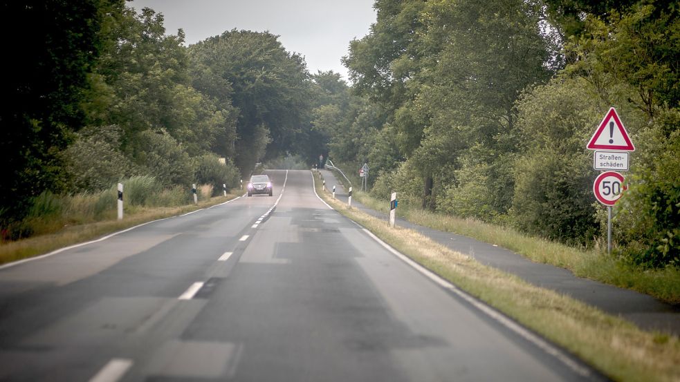 Schon seit Sommer vorigen Jahres darf zwischen den Ortseingängen von Timmel und Hatshausen auf der L14 nur noch Tempo 50 gefahren werden. Foto: Archiv/Cordsen