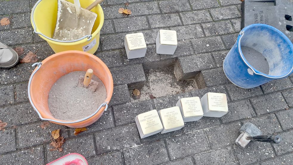 Im Oktober wurden die ersten Stolpersteine in Leer verlegt. Foto: Brahms