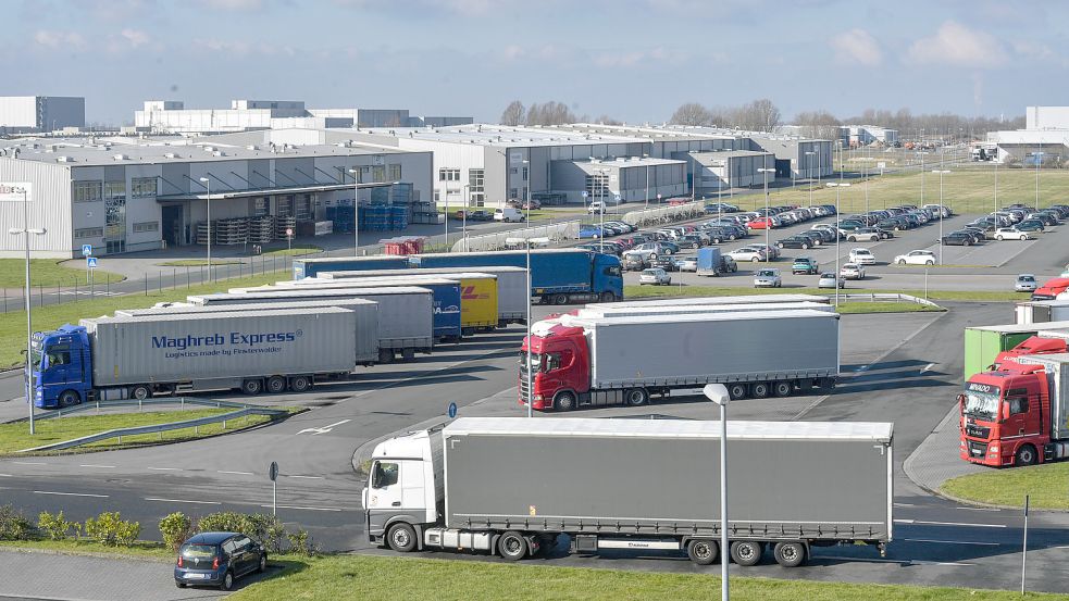 Ein Blick in den Teil des Industrie-Parks Frisia, in dem Zulieferunternehmen des benachbarten VW-Werkes angesiedelt sind und den die Stadt verkaufen will. Foto: Ortgies