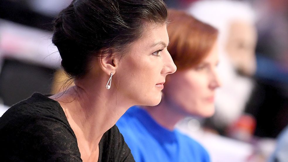 Nach der Friedensdemo von Sahra Wagenknecht (links) hagelt es nun auch aus der eigenen Partei Kritik. Foto: dpa/Britta Pedersen