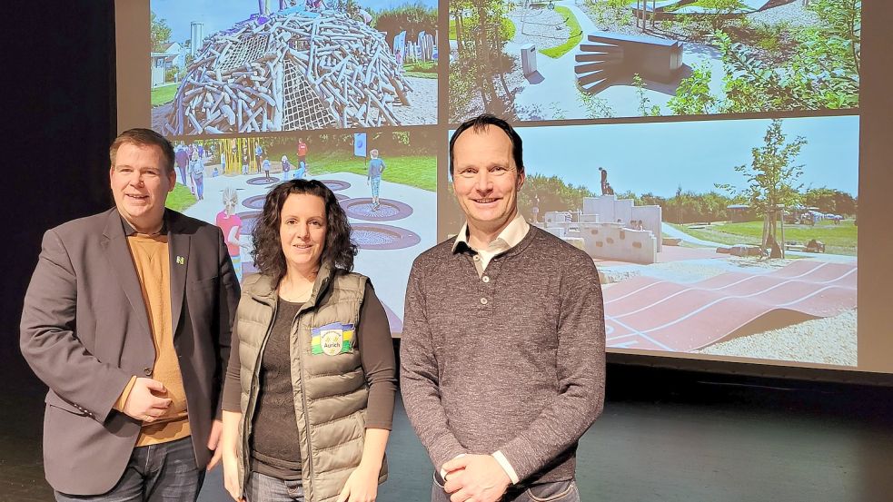 Bürgermeister Florian Eiben (von links), Anne Thonicke, Vorsitzende des Kreissportbundes Aurich und Dr. Stefan Eckl vom Institut für Kooperative Planung und Sportentwicklung GbR. Foto: Rebecca Kresse