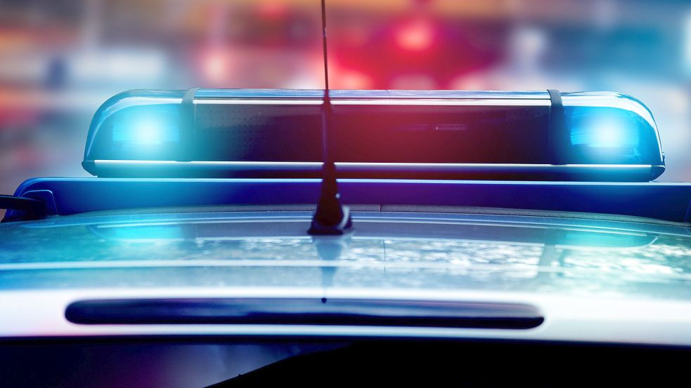 Ein Schulbus in Norden konnte sich nicht alleine aus einem Graben befreien. Symbolfoto: lassedesignen/Fotolia.com