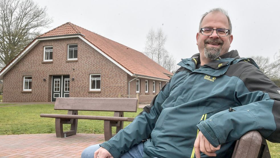 Ortsvorsteher Stefan Webermann ist auch Vorsitzender des Boßel-Vereins. Fotos: Ortgies