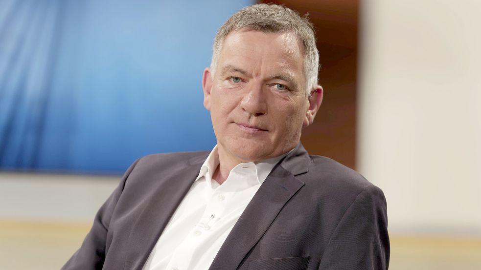 Linken-Politiker Jan van Aken spricht sich bei „Anne Will“ für den Einsatz chinesischer Soldaten in der Ukraine aus. Foto: imago images/Jürgen Heinrich