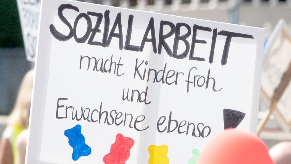 Ostfriesische Kita-Erzieherinnen werden am Mittwoch streiken – in Oldenburg lädt die Gewerkschaft Ver.di zur Kundgebung. Symbolfoto: Bucher/dpa